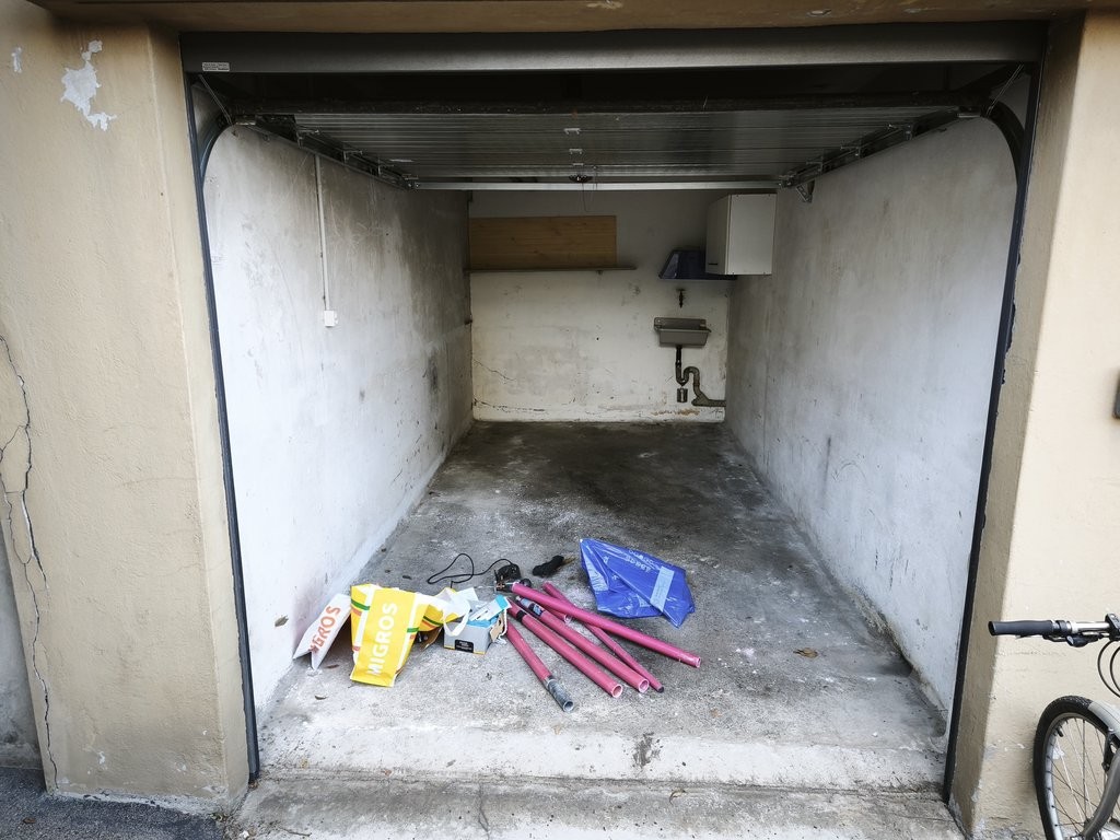 Single garage, photo 2 of 3