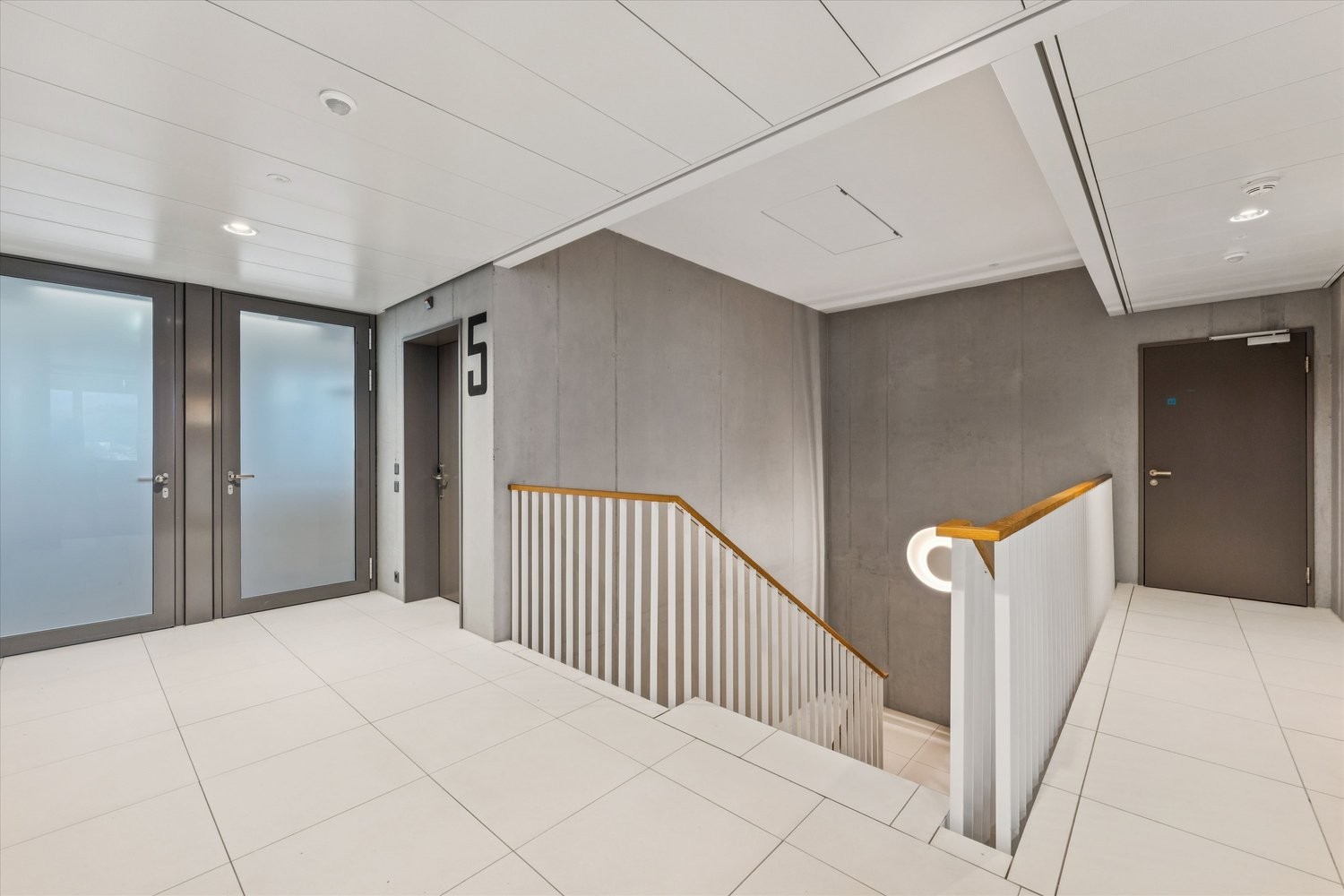 613m² office, photo 5 of 10