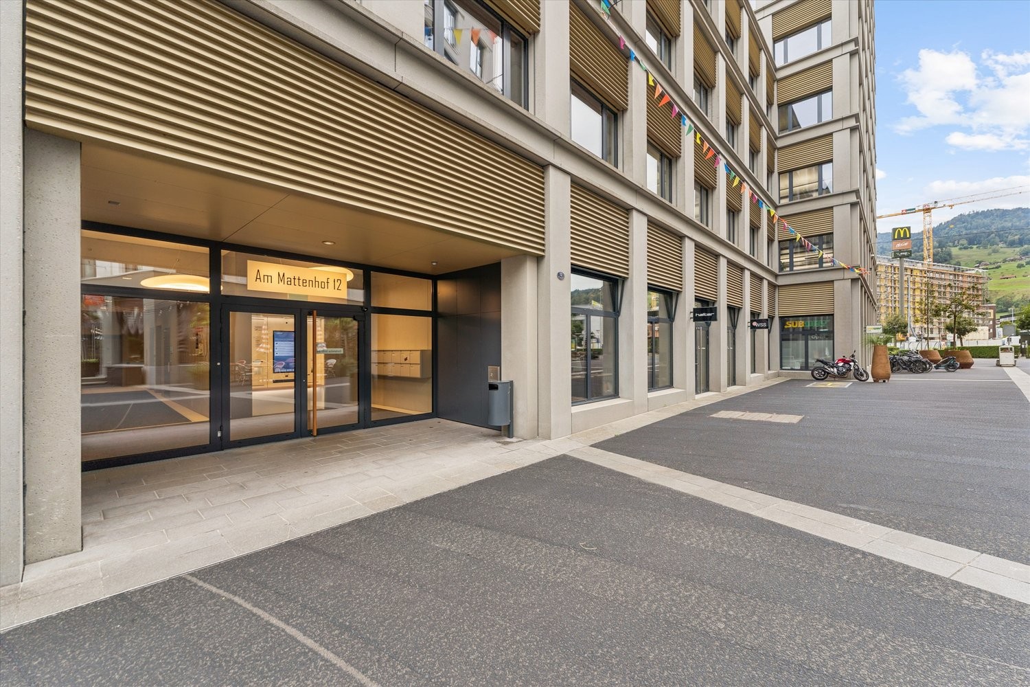 613m² office, photo 2 of 10