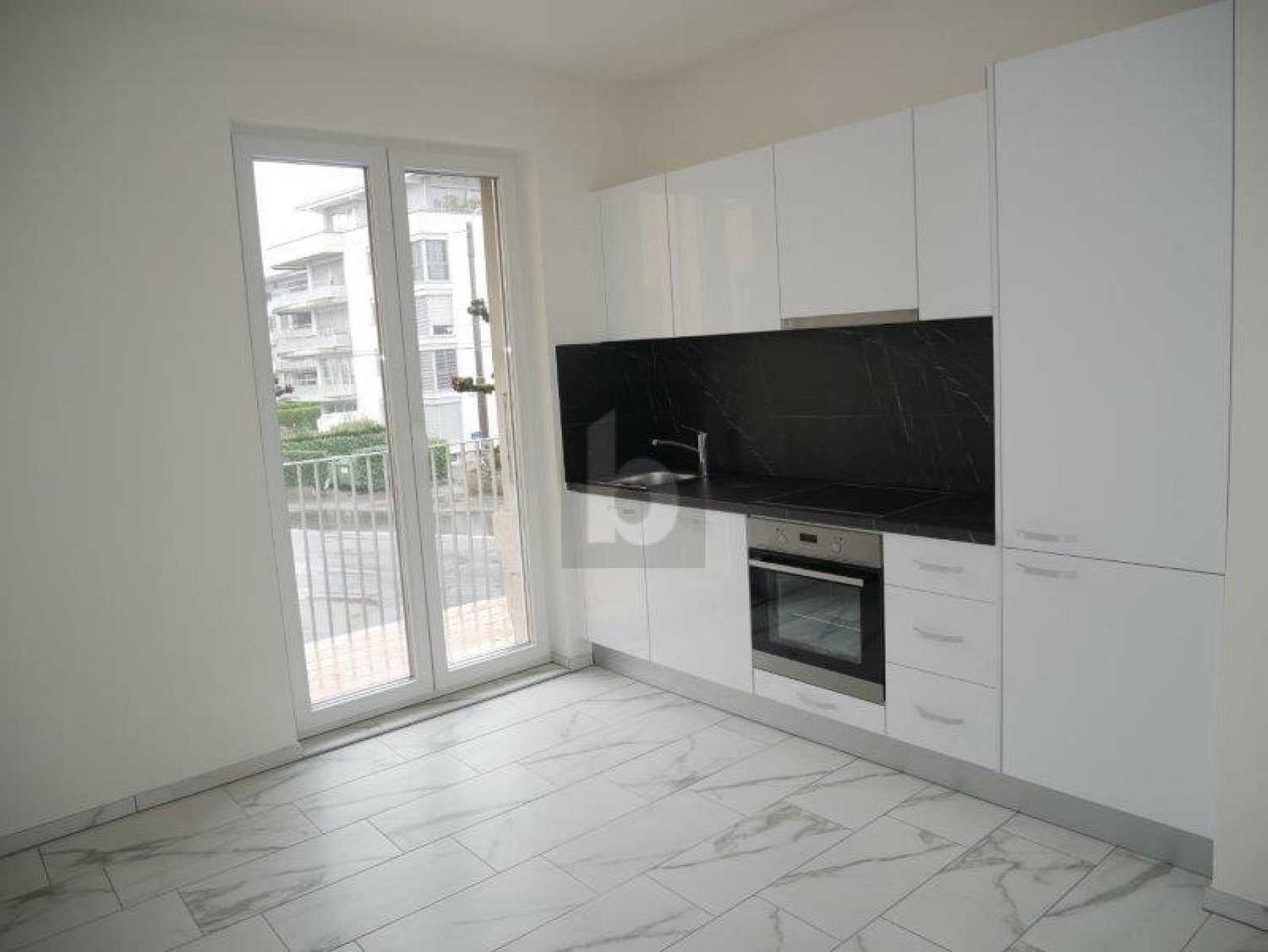 33 rooms multi family house, photo 4 of 4