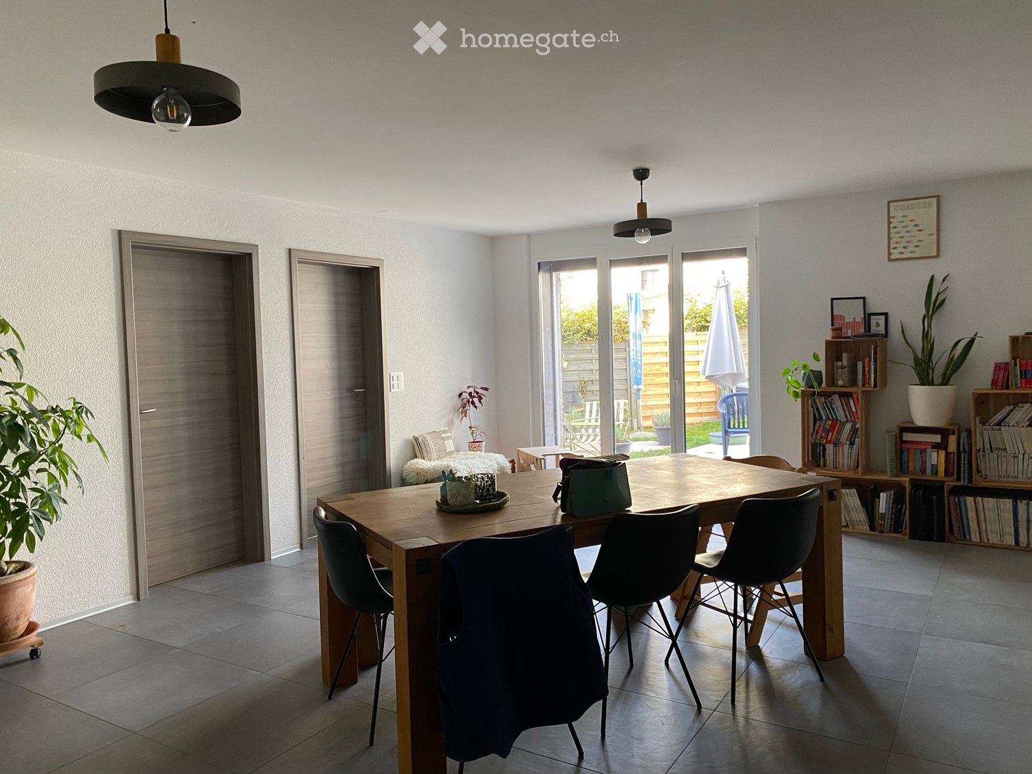 5 rooms apartment