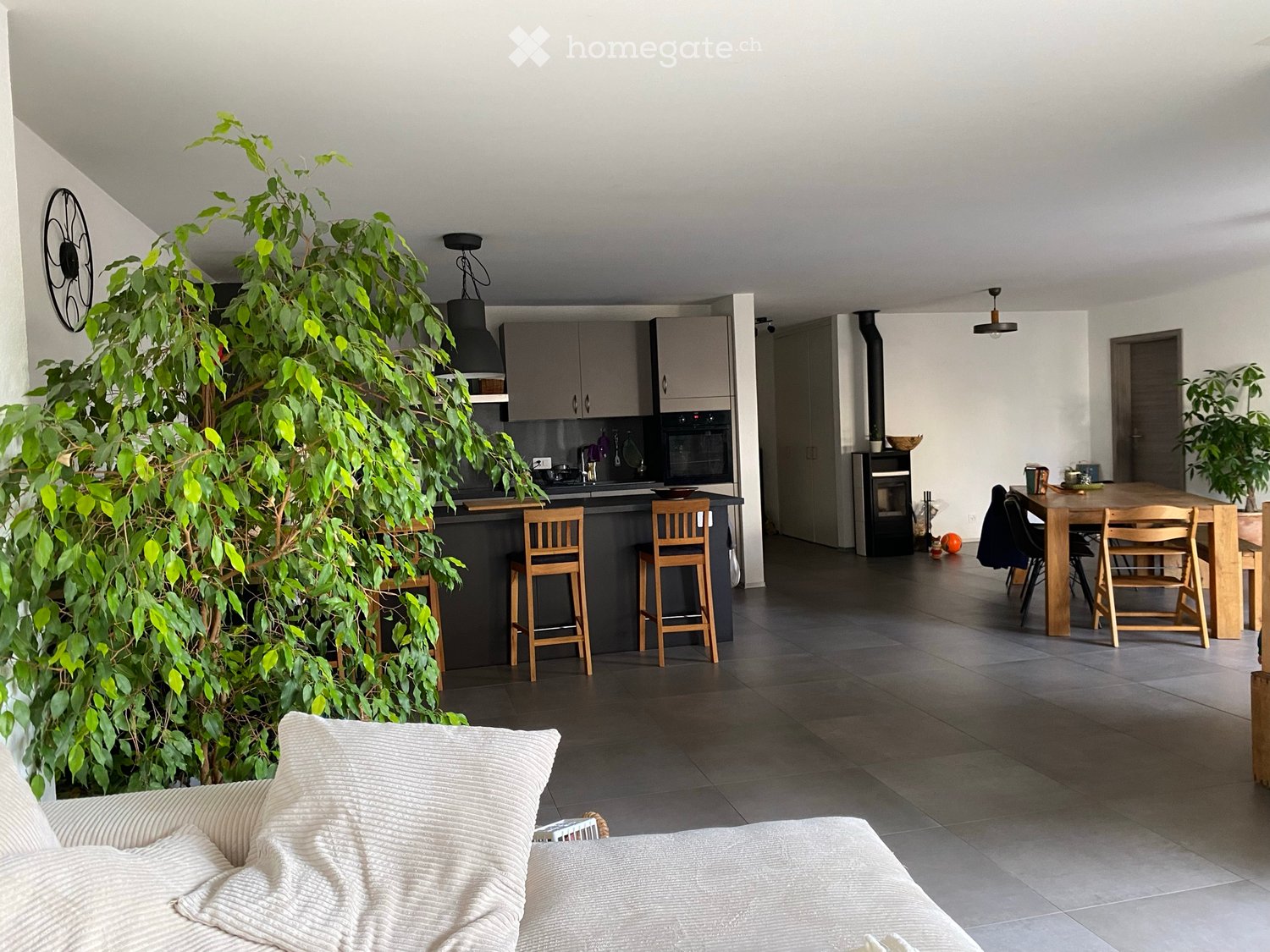 5 rooms apartment