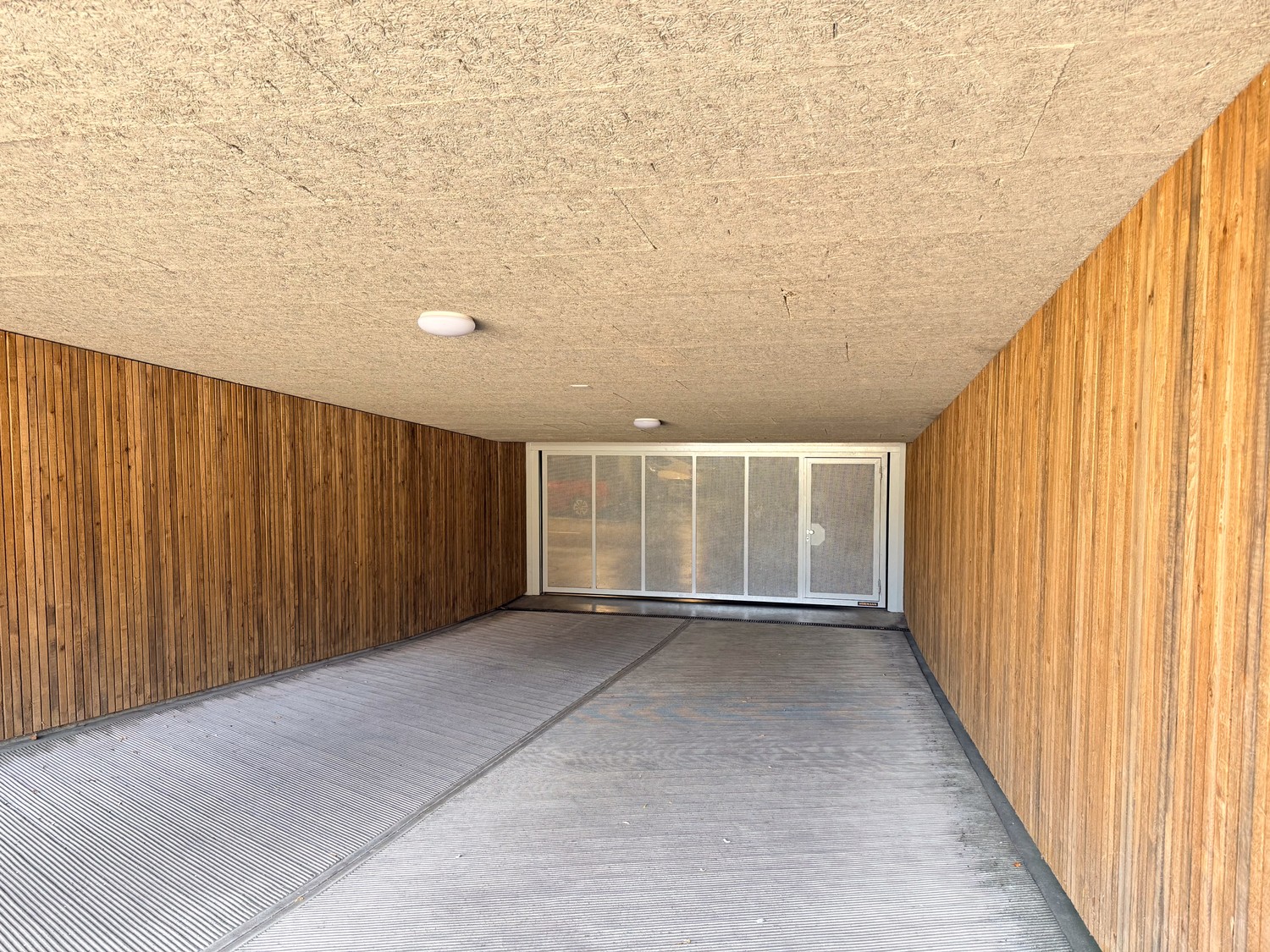 Underground slot, photo 3 of 3
