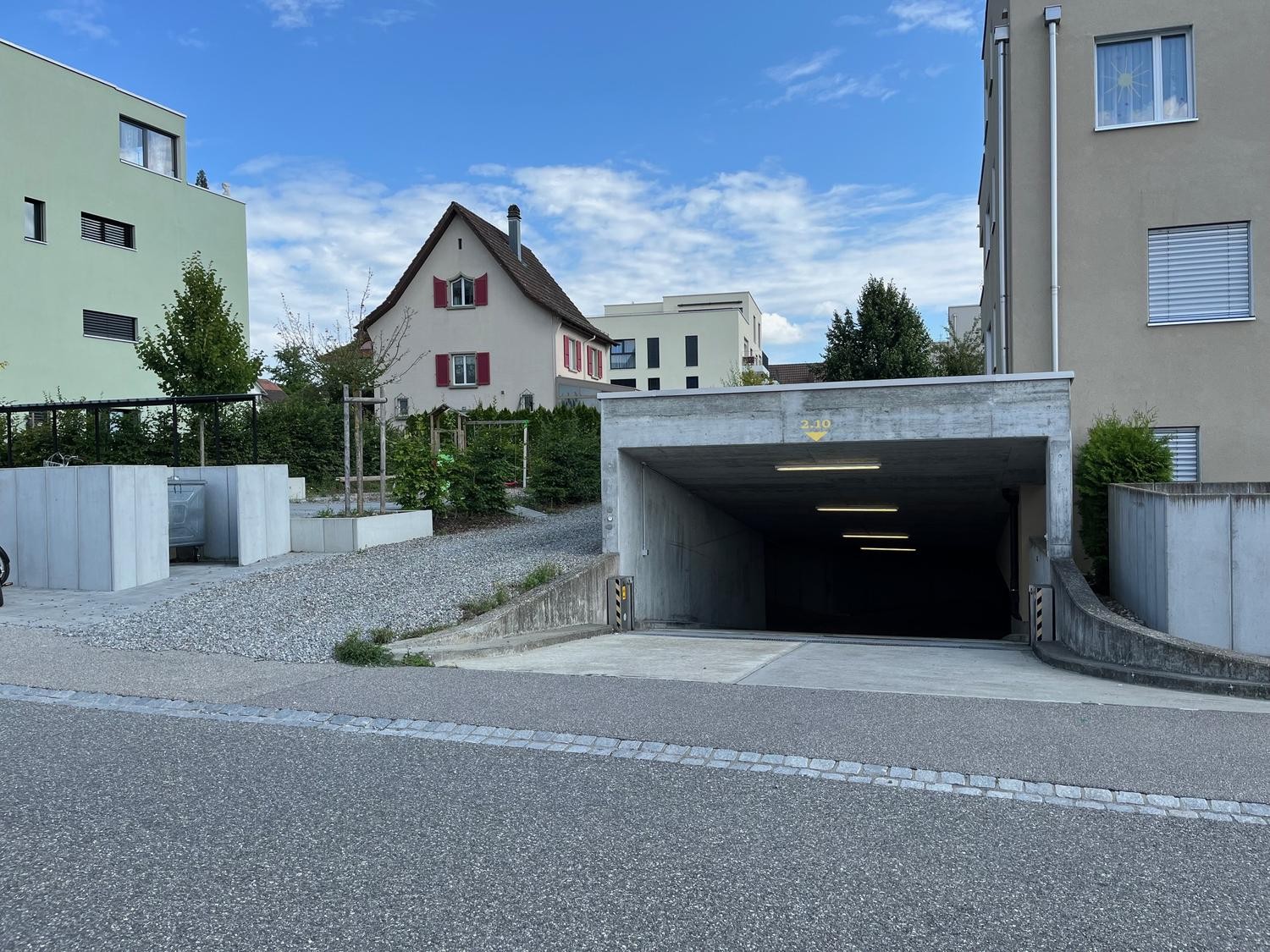 Neuere Überbauung, gute Lage, photo 1 of 2