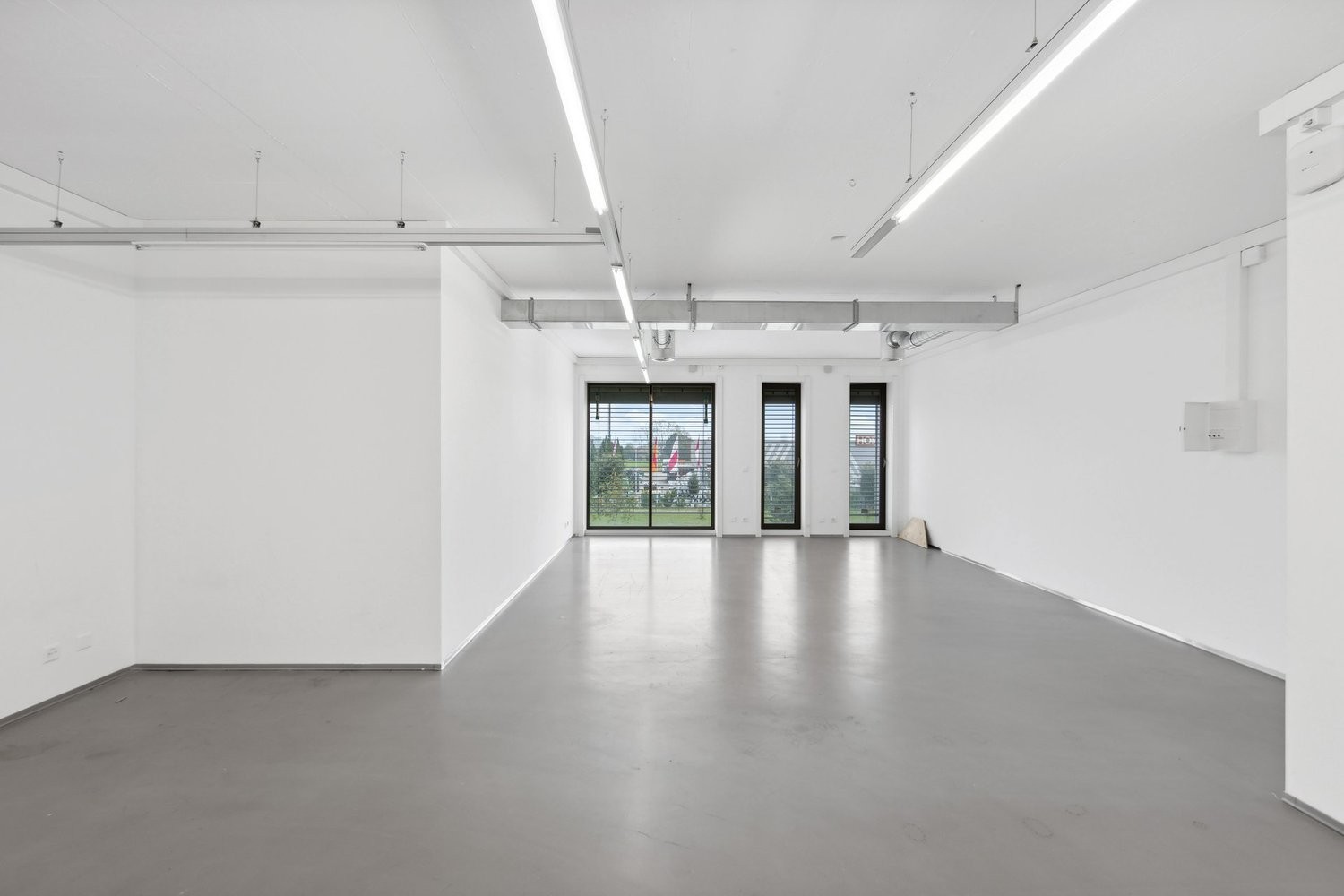 81m² office, photo 1 of 2