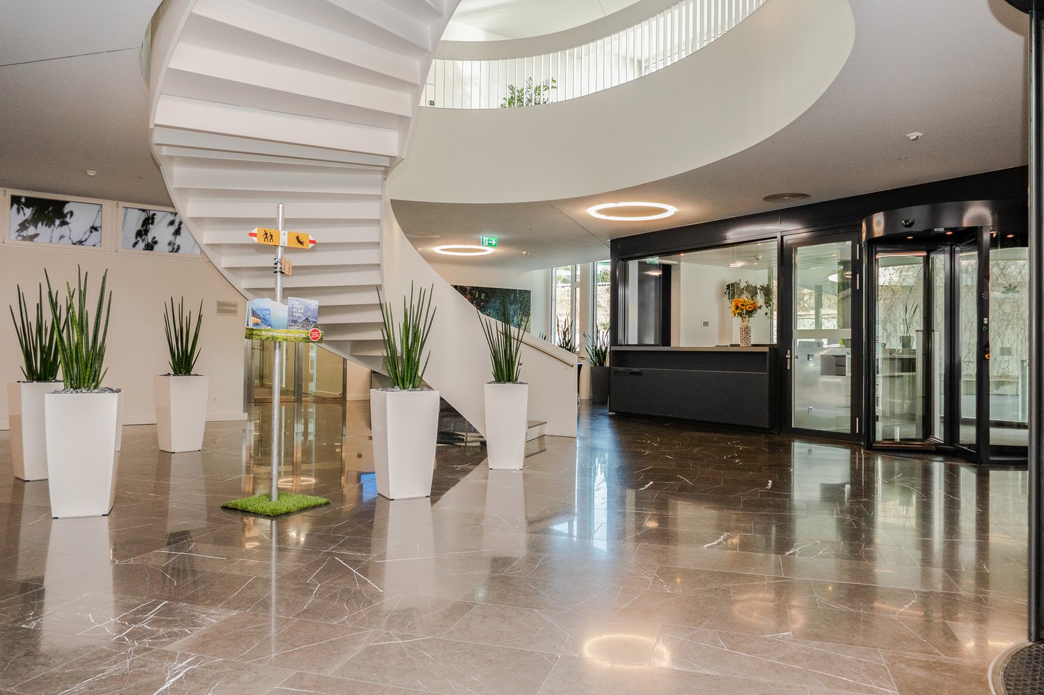 1424m² office, photo 2 of 10