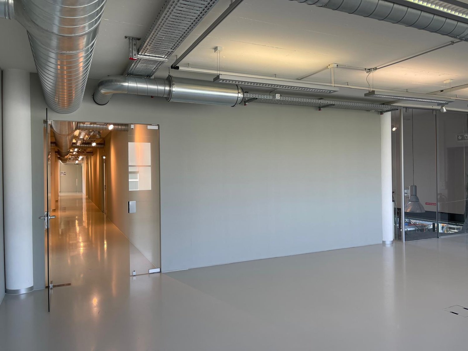 58m² office
