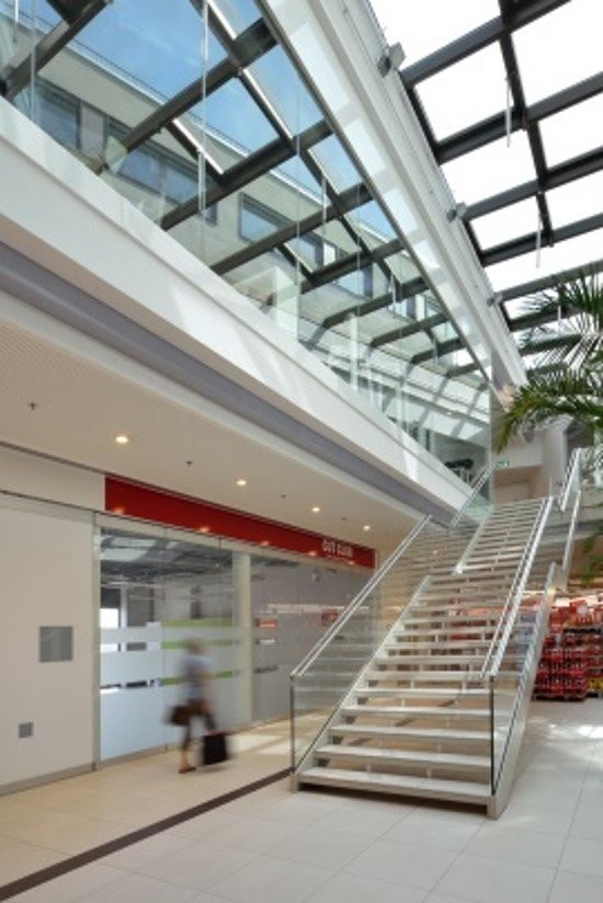 550m² shop