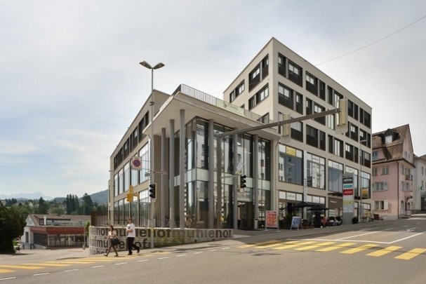 550m² shop