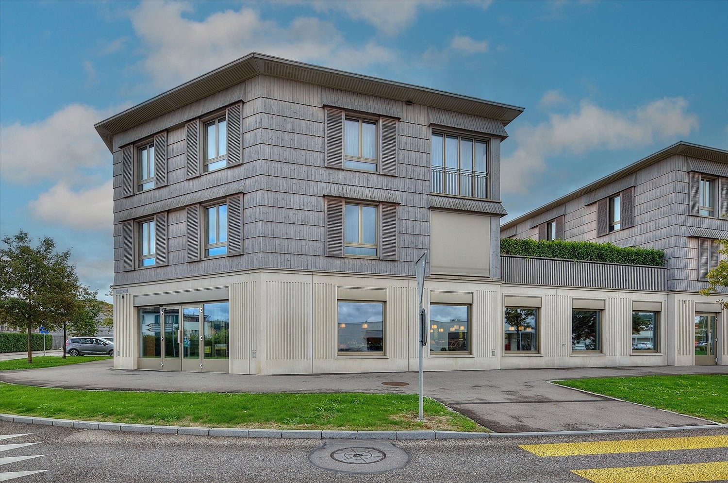 366m² commercial, photo 1 of 8