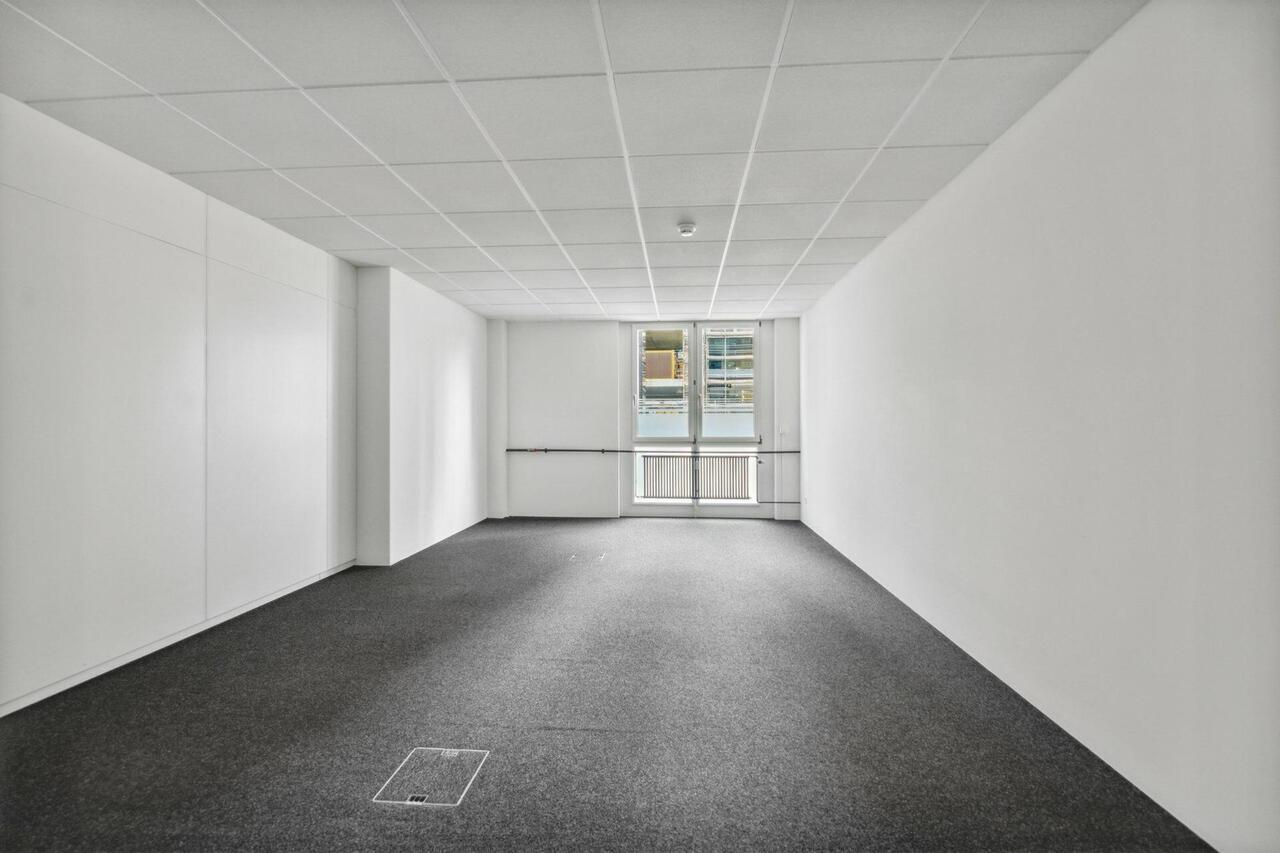 351m² office, photo 6 of 10