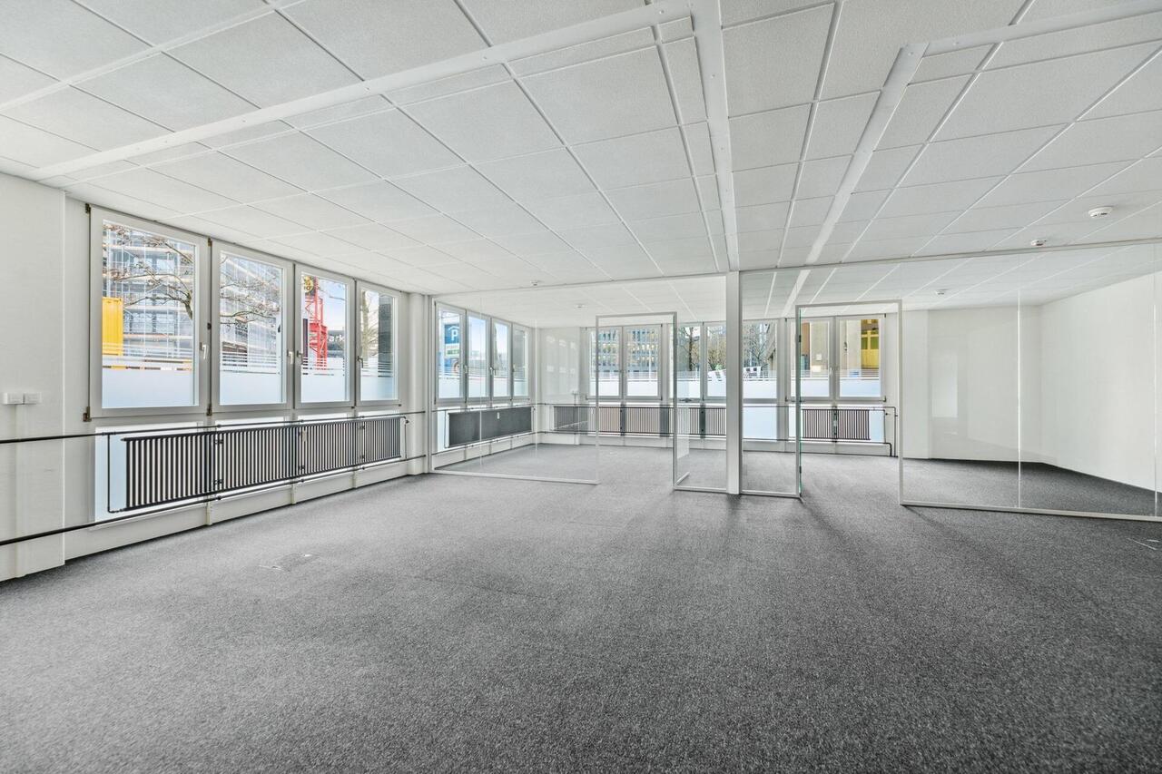 351m² office, photo 7 of 10