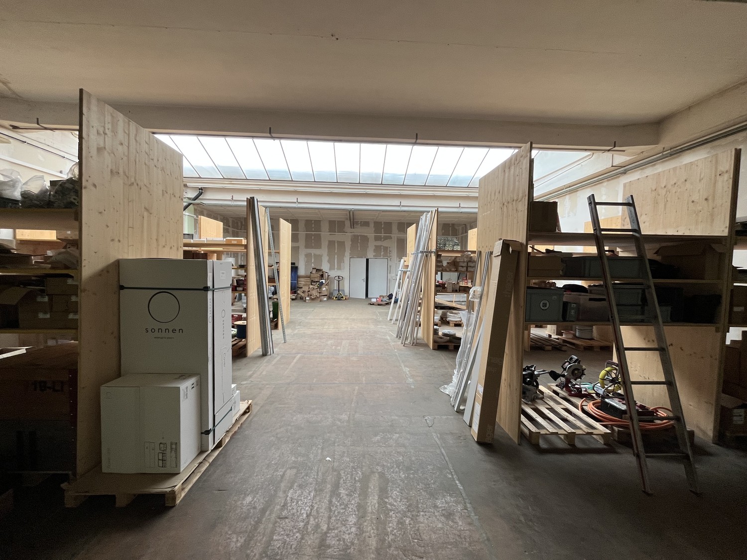 200m² commercial