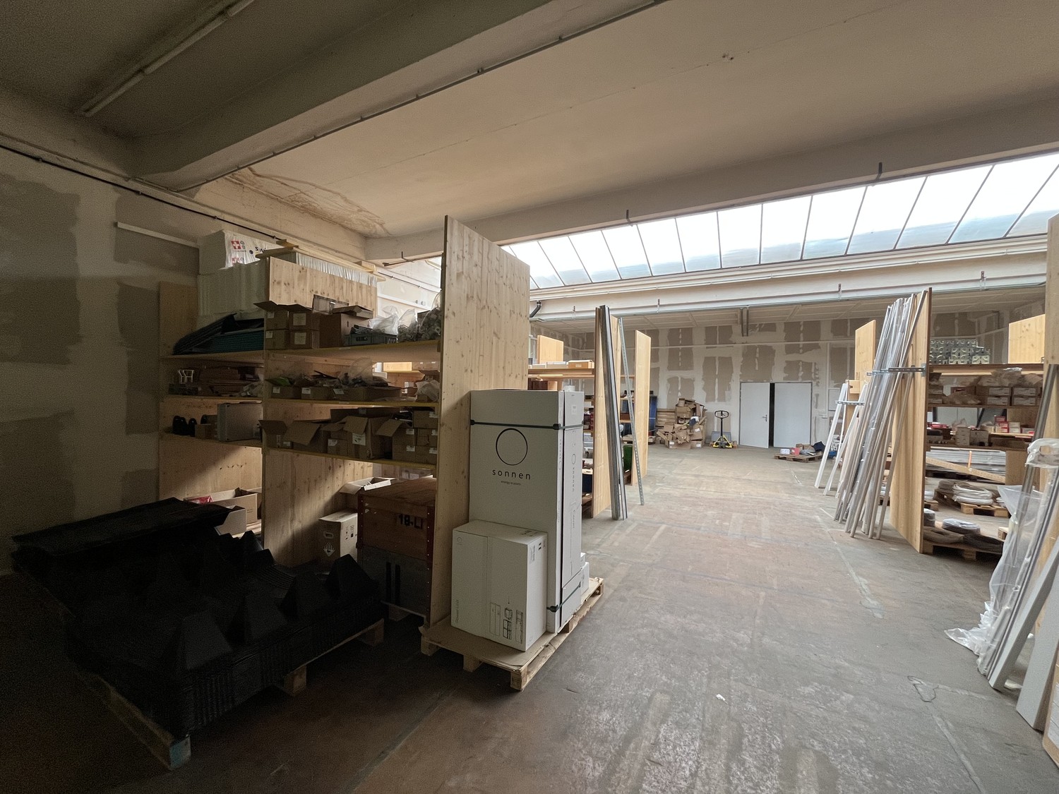 200m² commercial