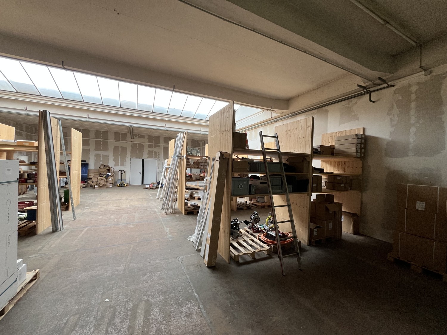 200m² commercial