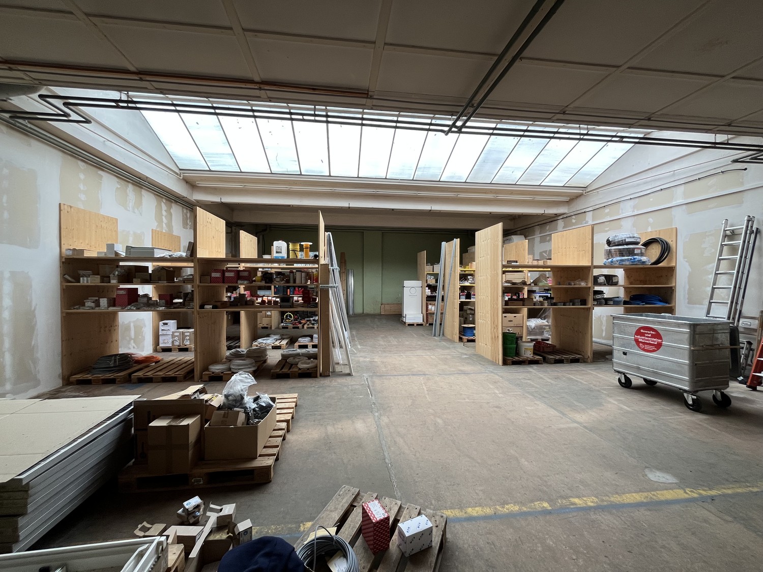 200m² commercial