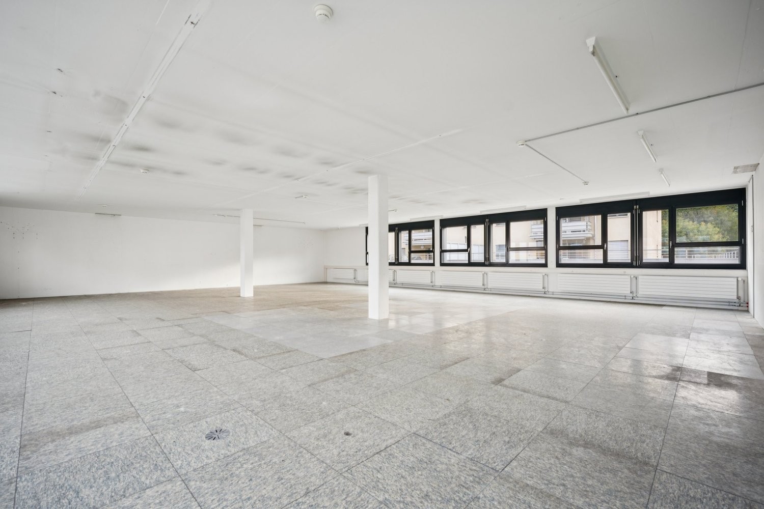 250m² commercial