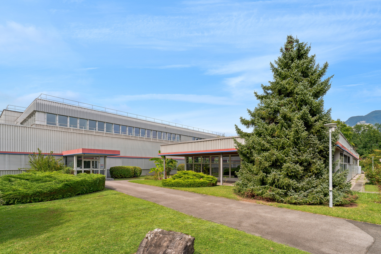 345m² workshop, photo 2 of 5