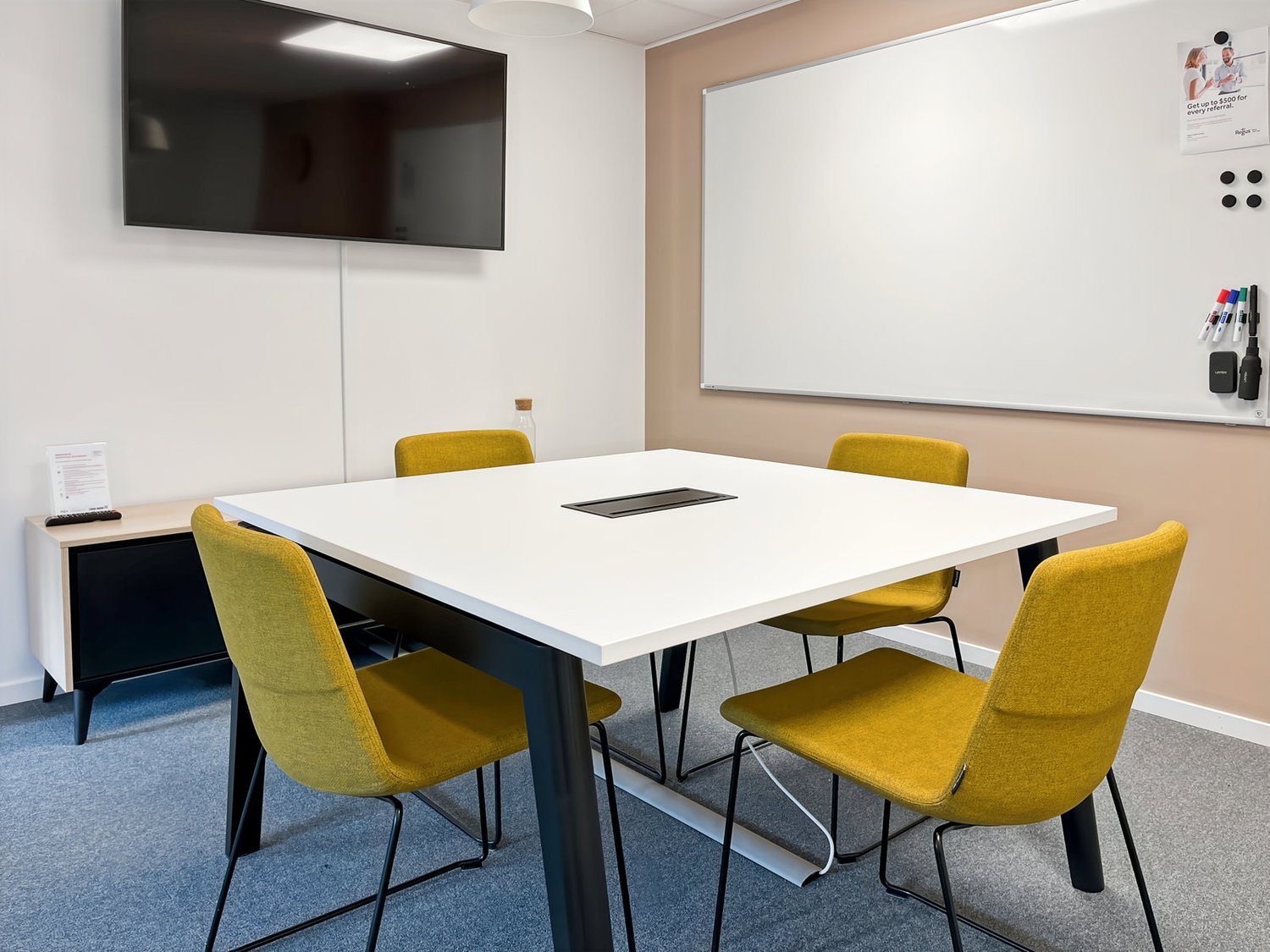 300m² office