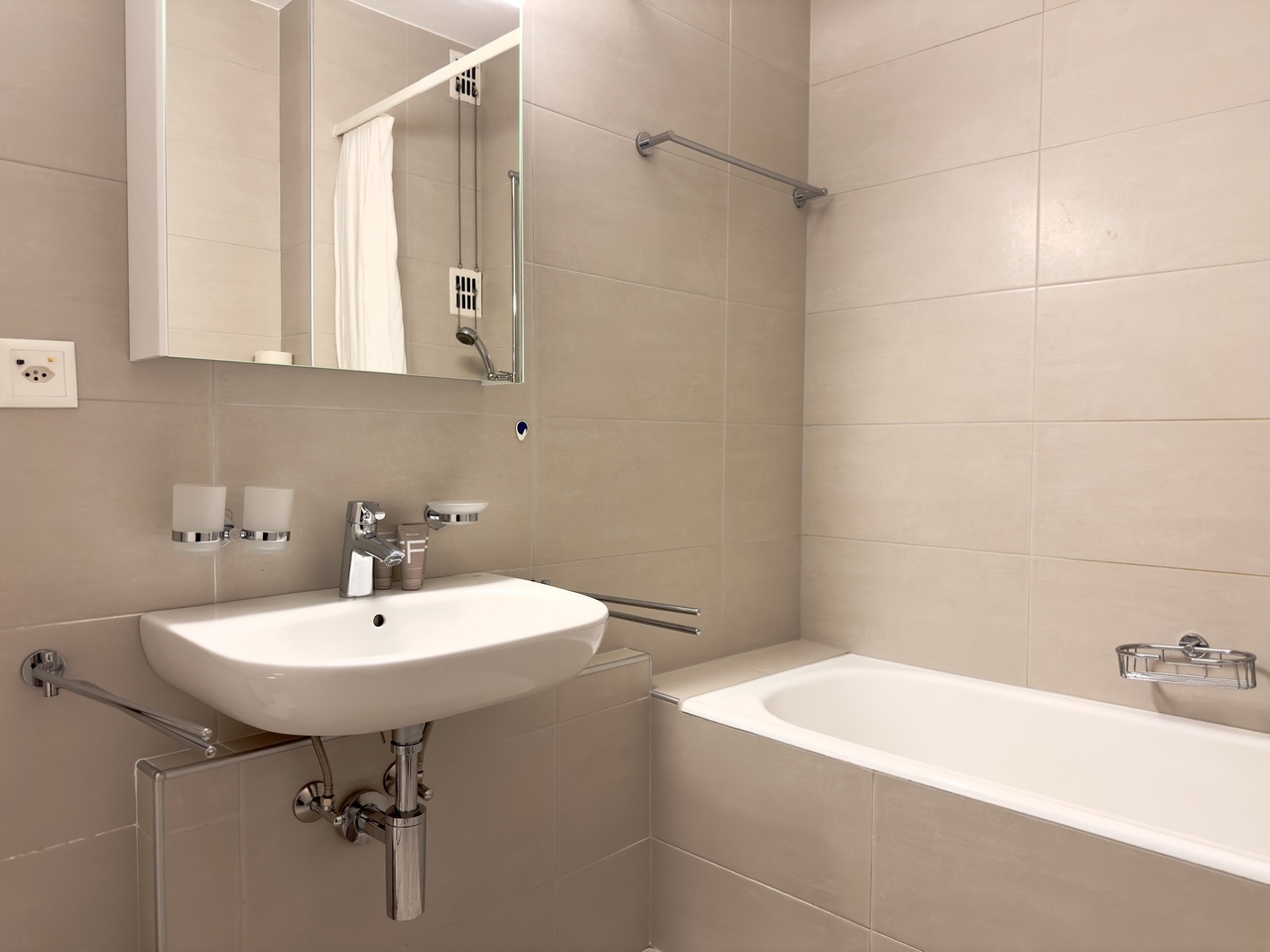 5 rooms apartment