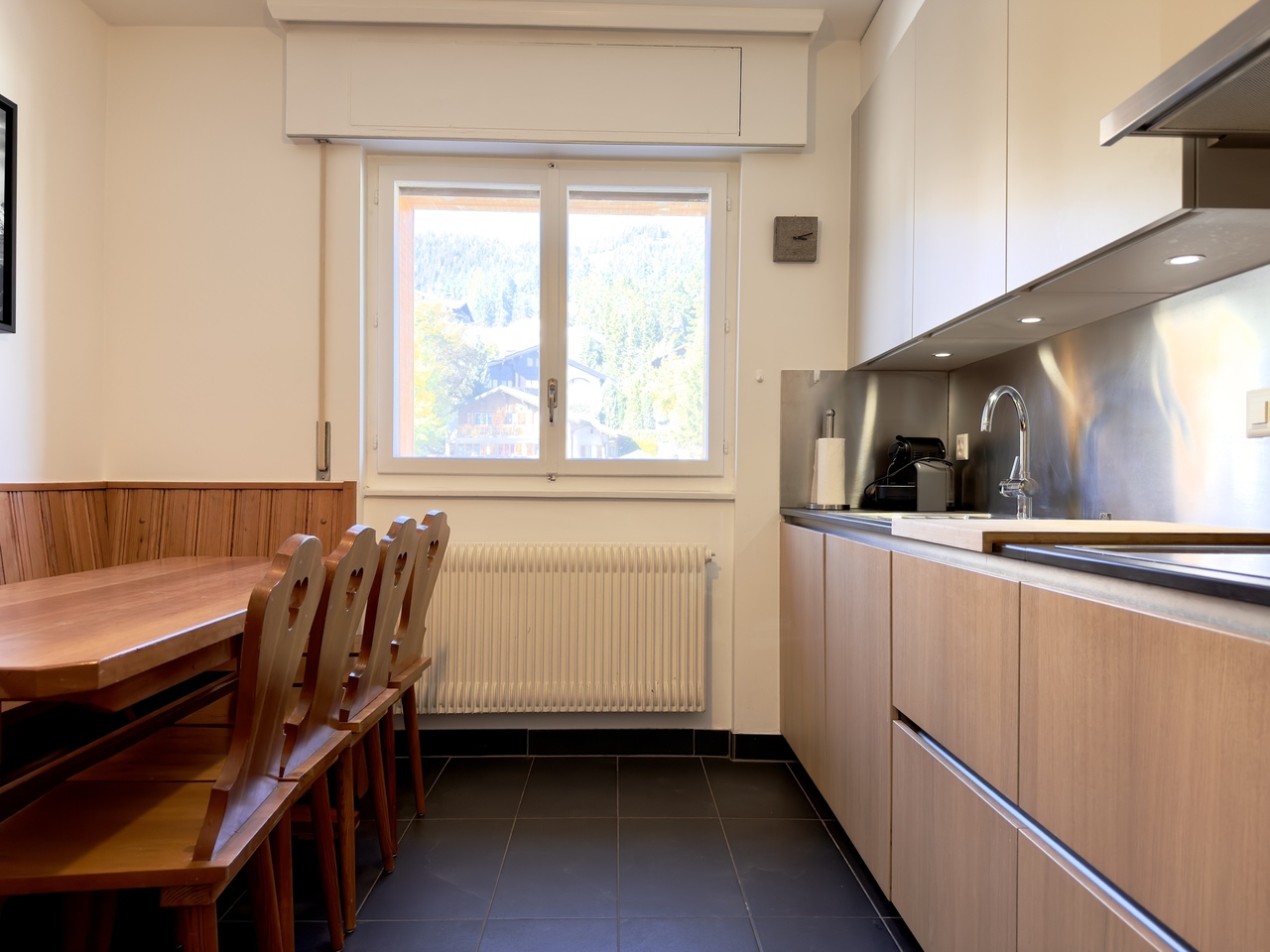 5 rooms apartment