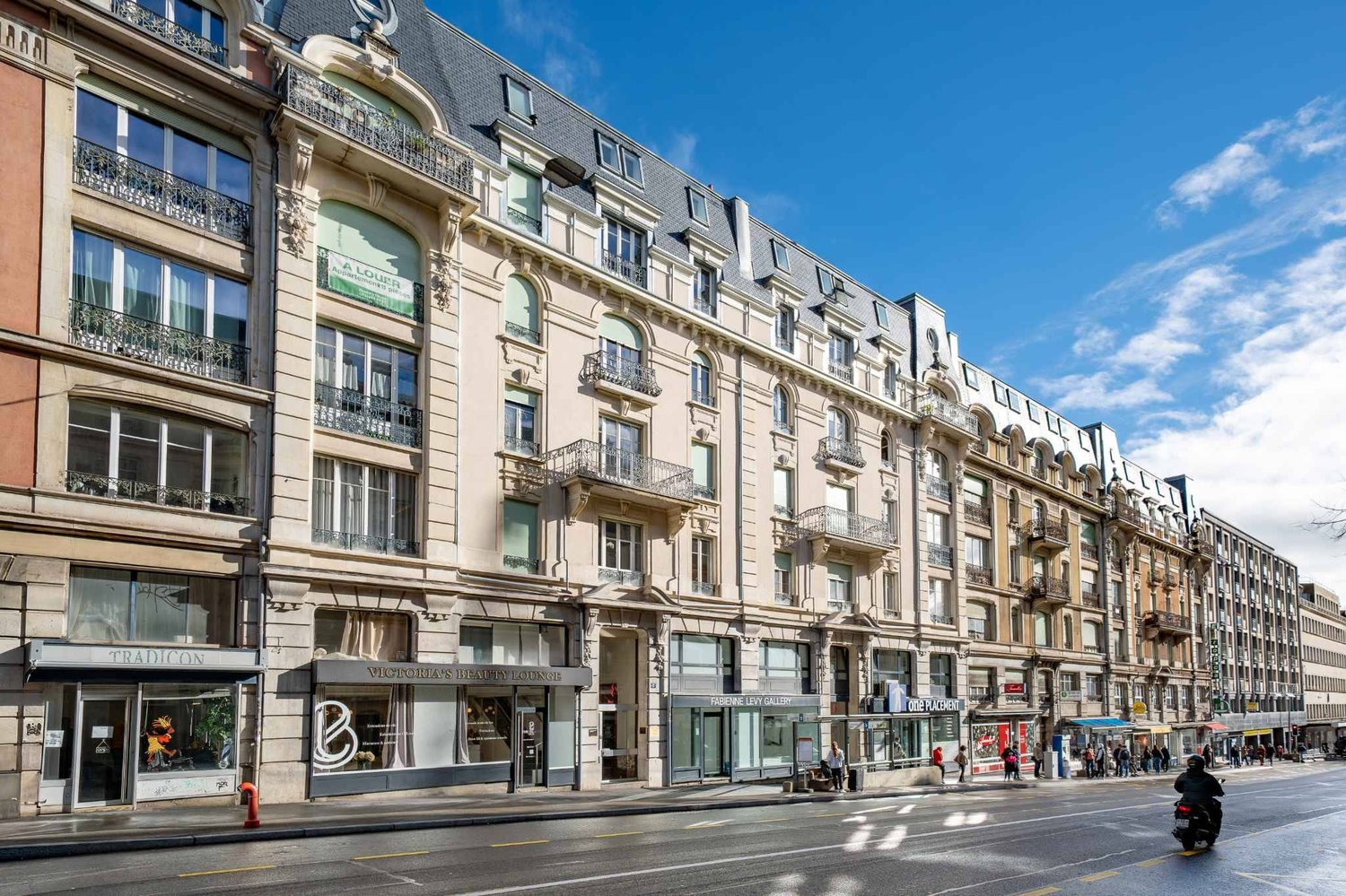 360m² commercial, photo 1 of 5