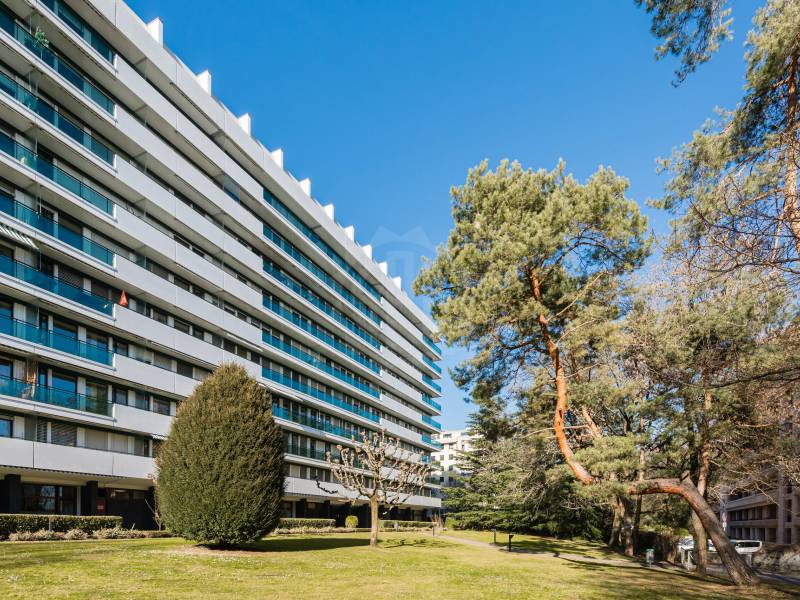 432m² office, photo 1 of 10