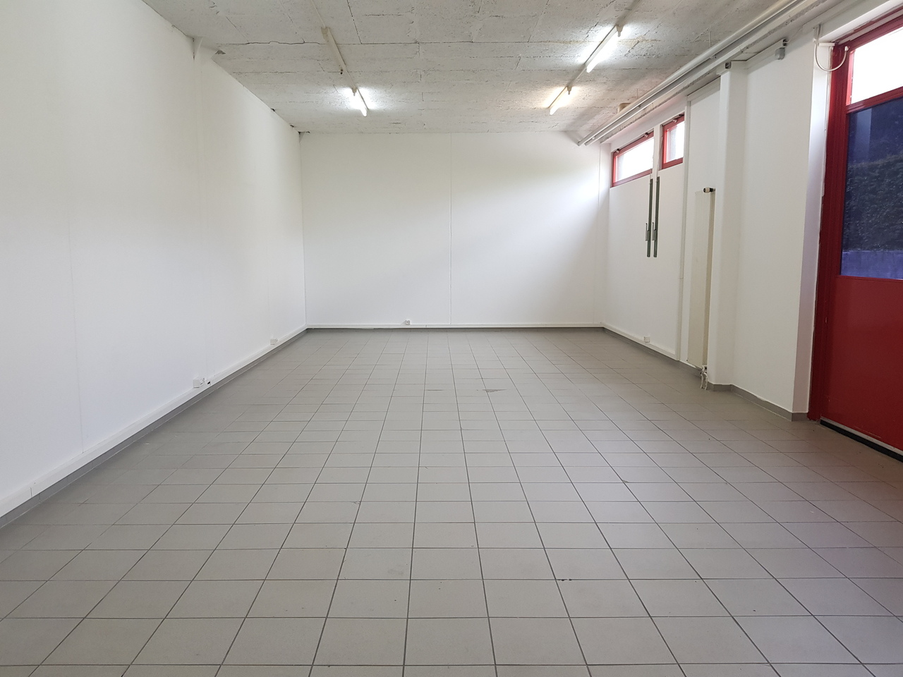 240m² commercial