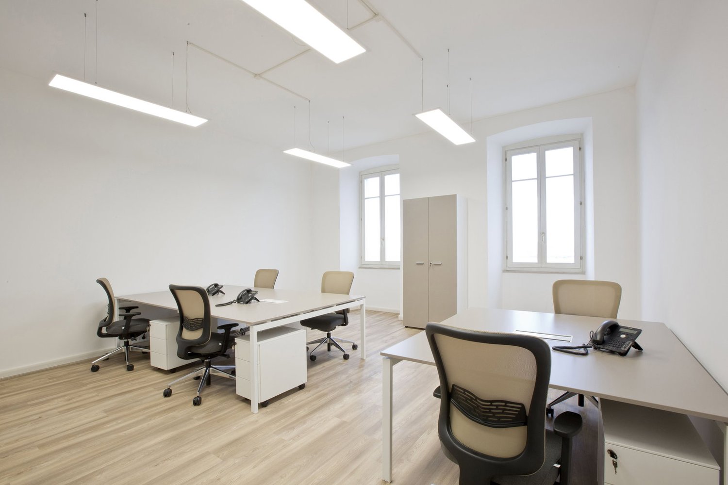 220m² office