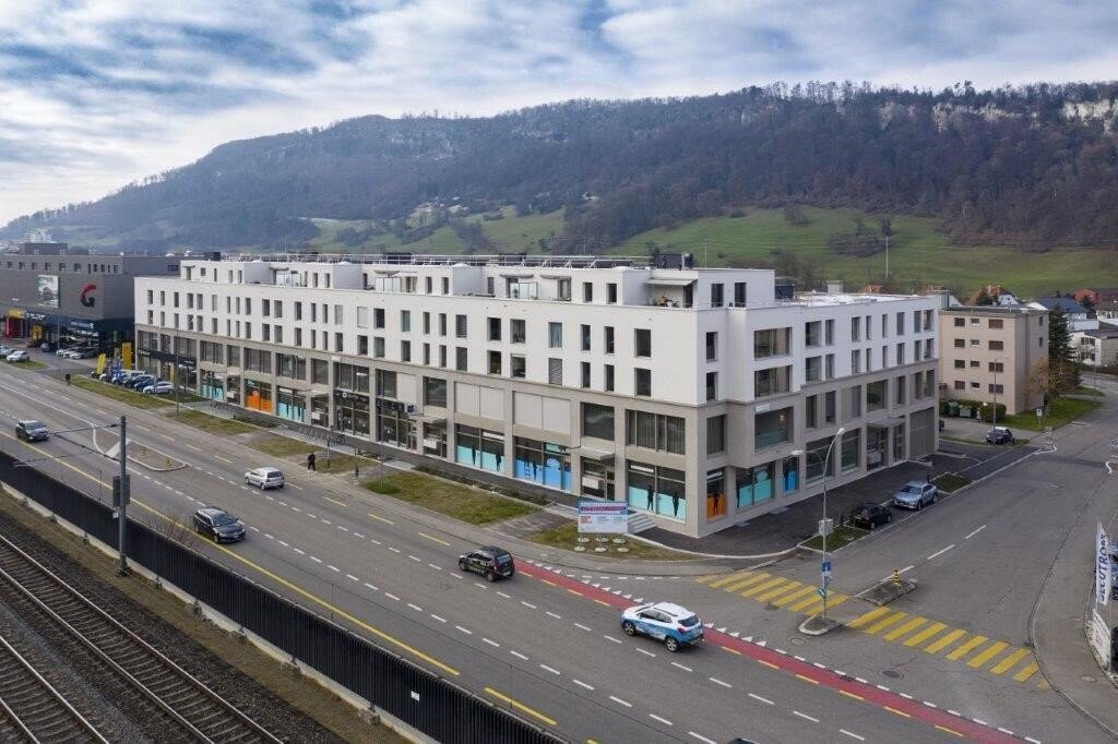 217m² shop, photo 1 of 5