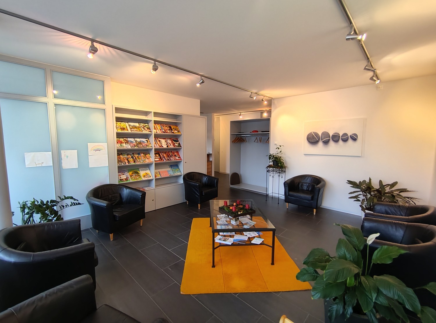 148m² commercial, photo 1 of 9
