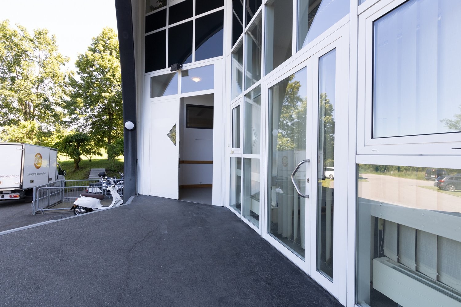 329m² office, photo 1 of 7