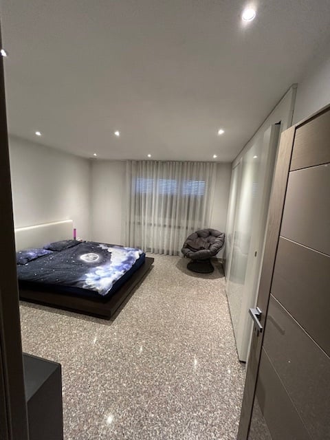 6 rooms apartment