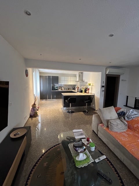 6 rooms apartment