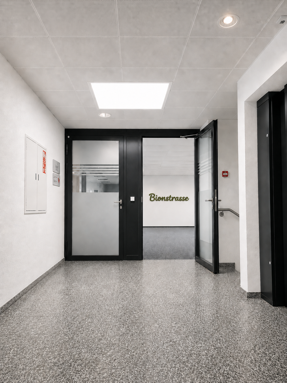 386m² office, photo 1 of 9