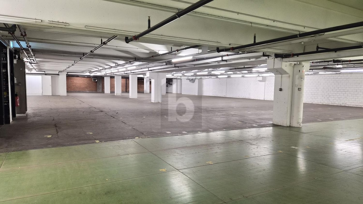 1000m² storage room, photo 3 of 4