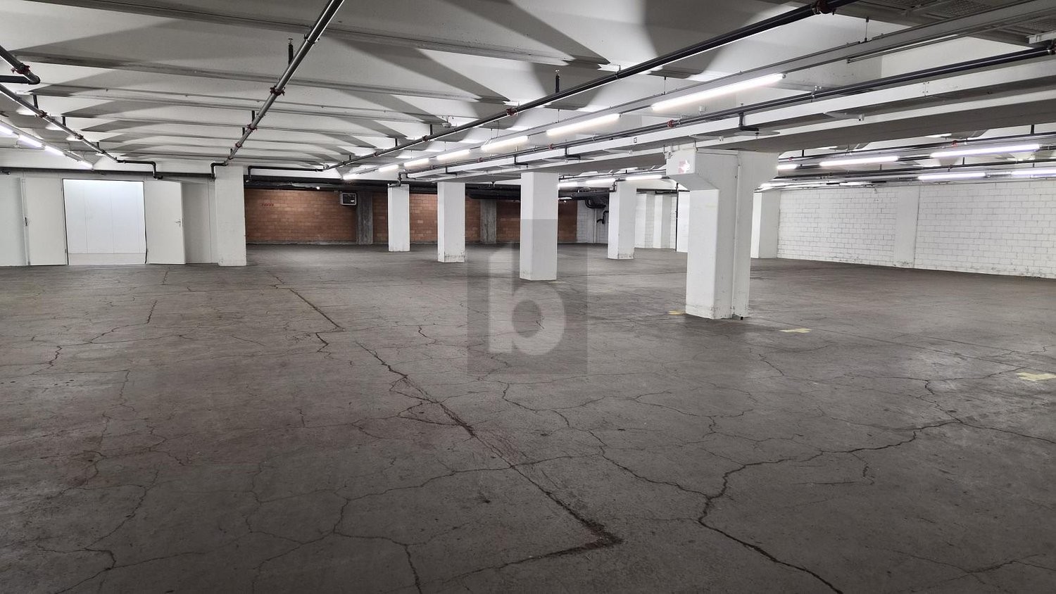 1000m² storage room, photo 1 of 4
