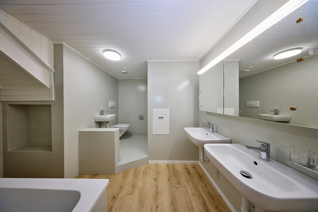 5 rooms apartment