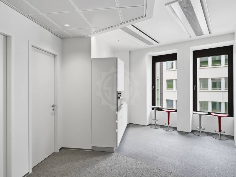 960m² office, photo 4 of 10