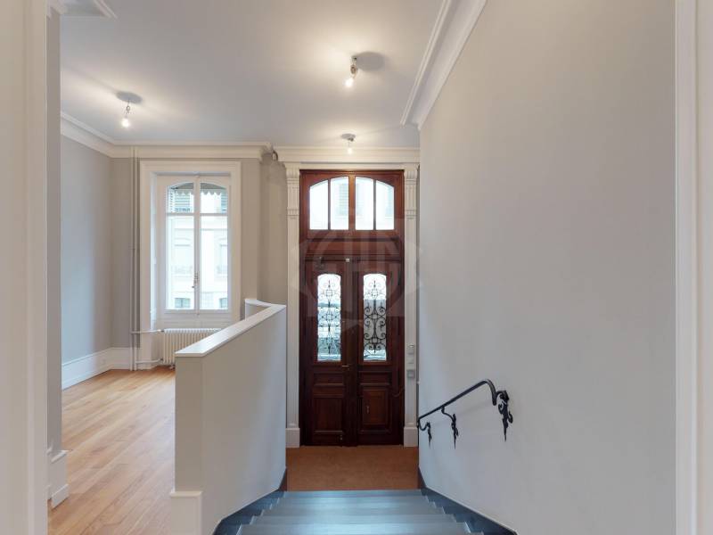 579m² office, photo 3 of 9