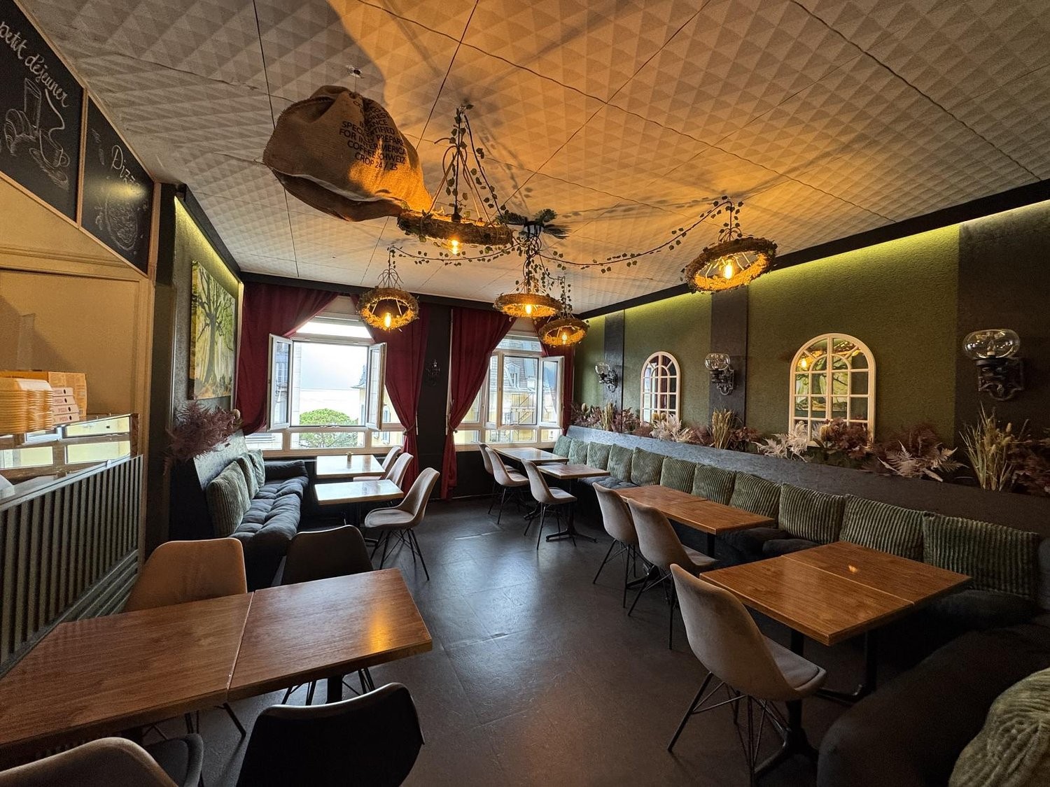 80m² restaurant, photo 3 of 4