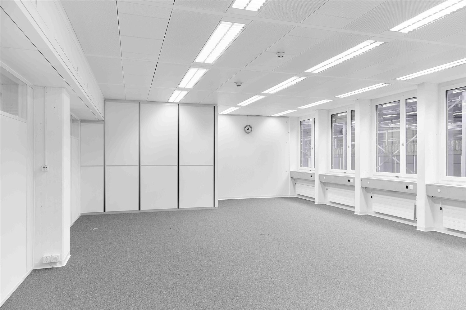 135m² office