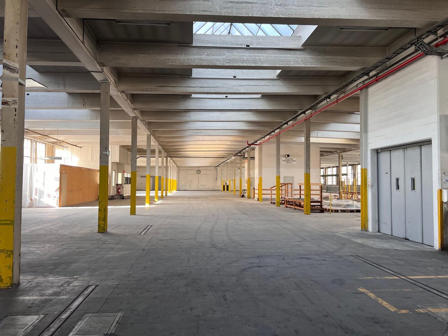 2362m² commercial, photo 2 of 2