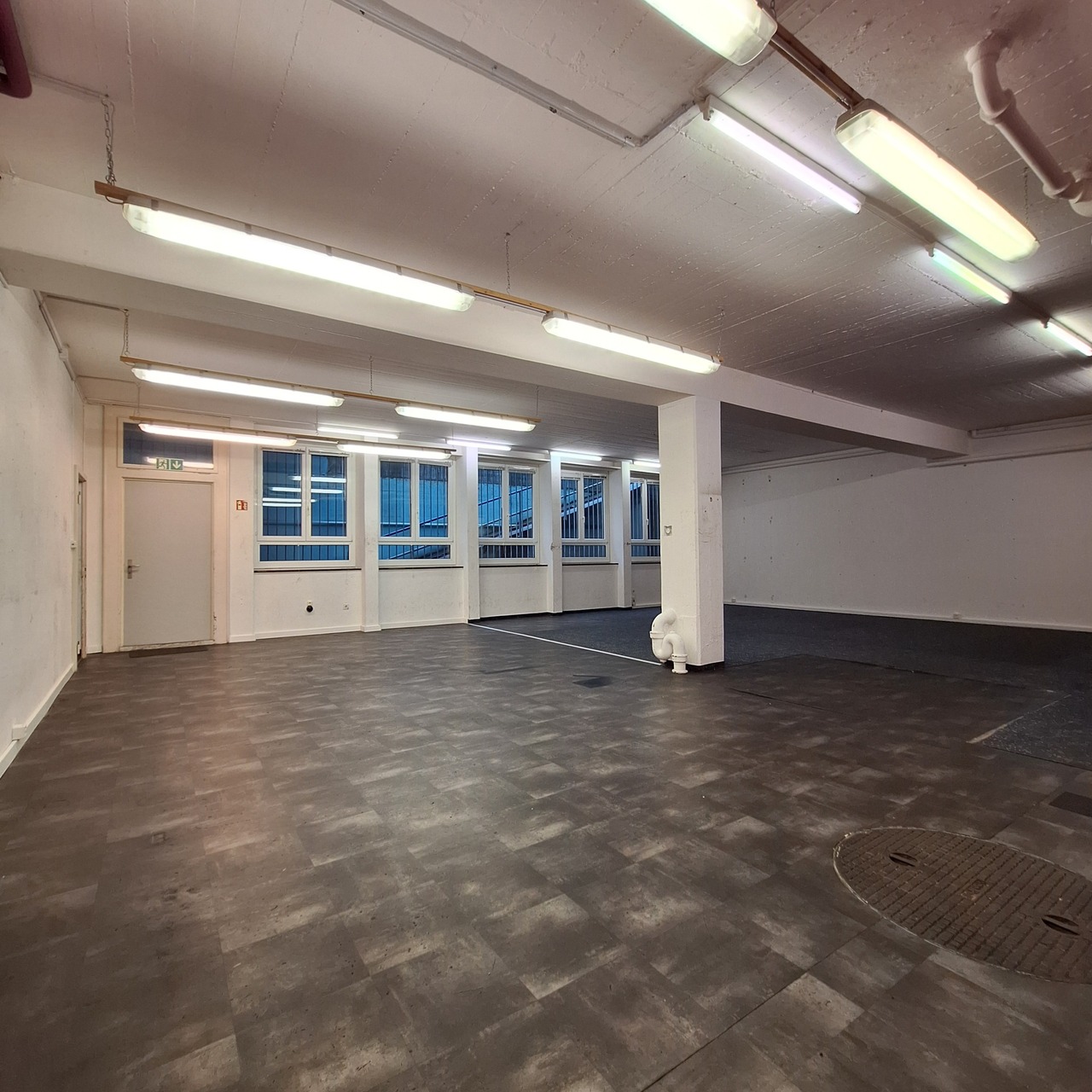 241m² commercial