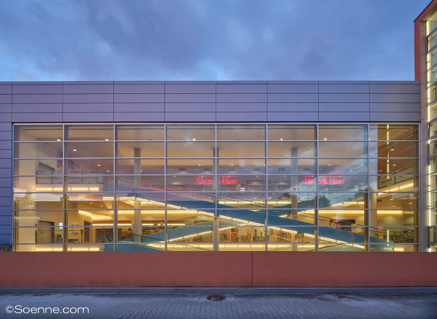 375m² shopping centre, photo 7 of 8