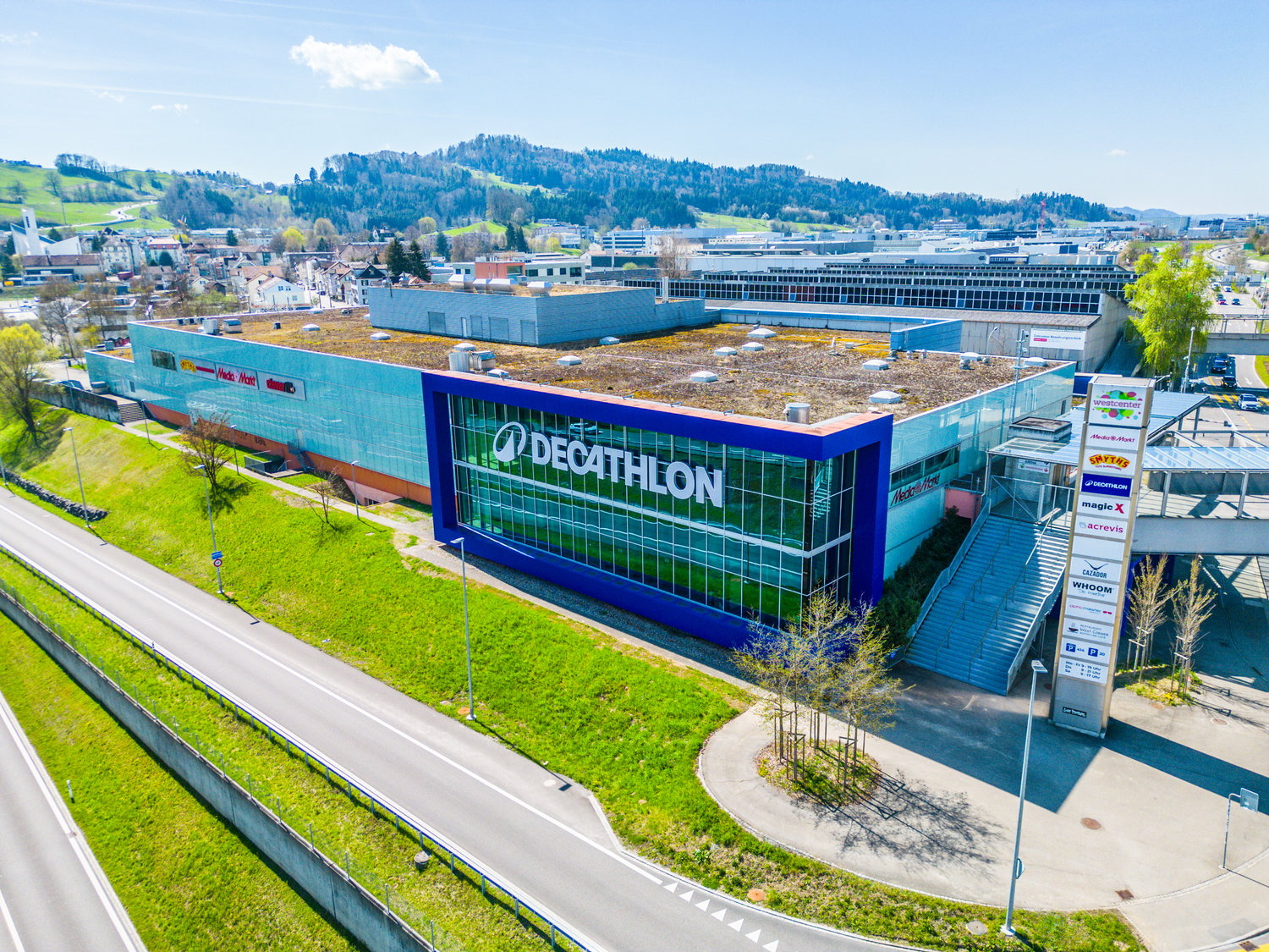 375m² shopping centre, photo 2 of 8