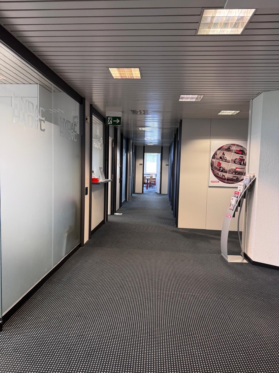 247m² office