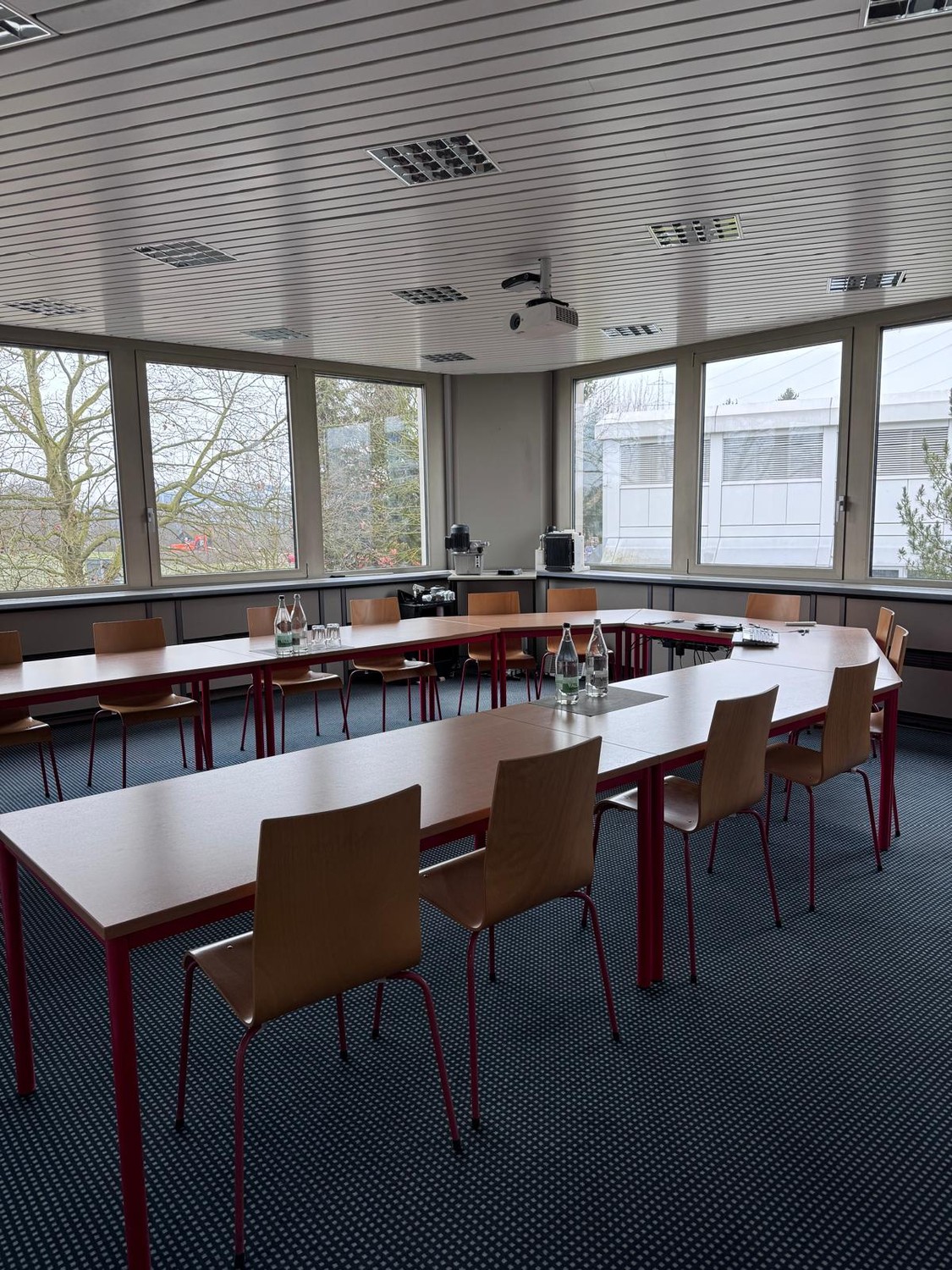 247m² office