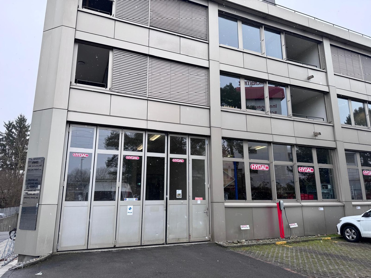 247m² office