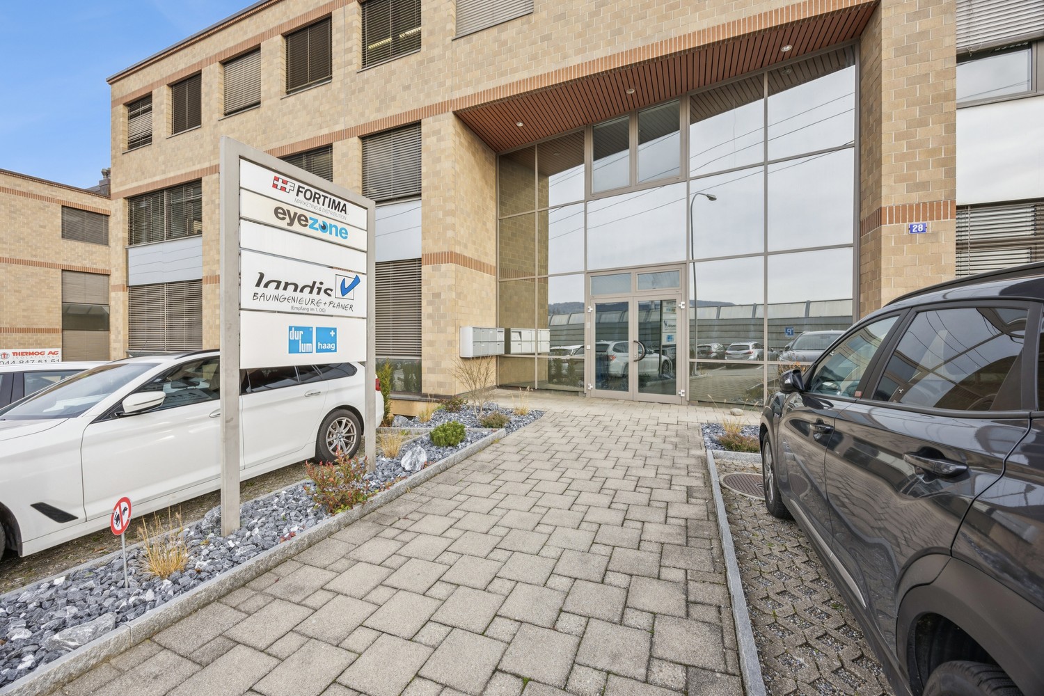 269m² commercial